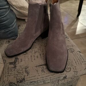 Brand new Donald J Pliner Grey  suede Chelsea ankle boot never worn Size 8.5
